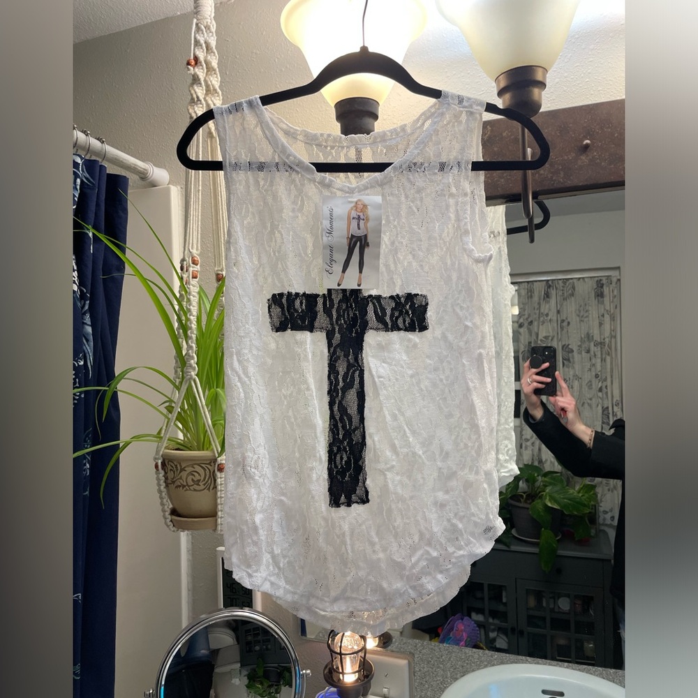 Women’s lace tank top- NWT!